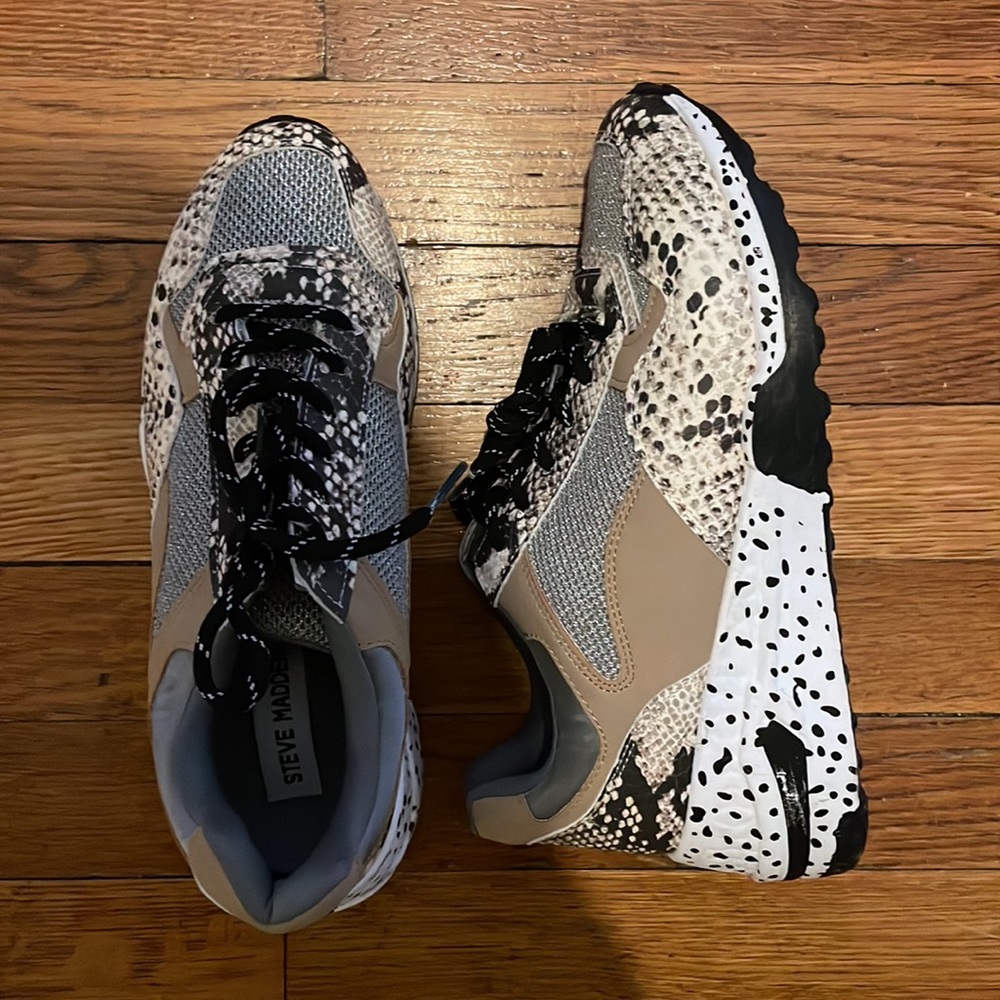 Steve Madden Bena Raised Sneaker (8M) Tan/Silver/Black/White